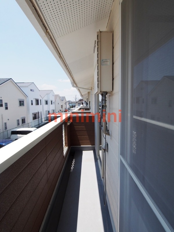 バルコニー　画像は２階ベランダ