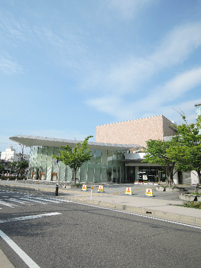 図書館　新潟市立中央図書館（図書館）まで472m