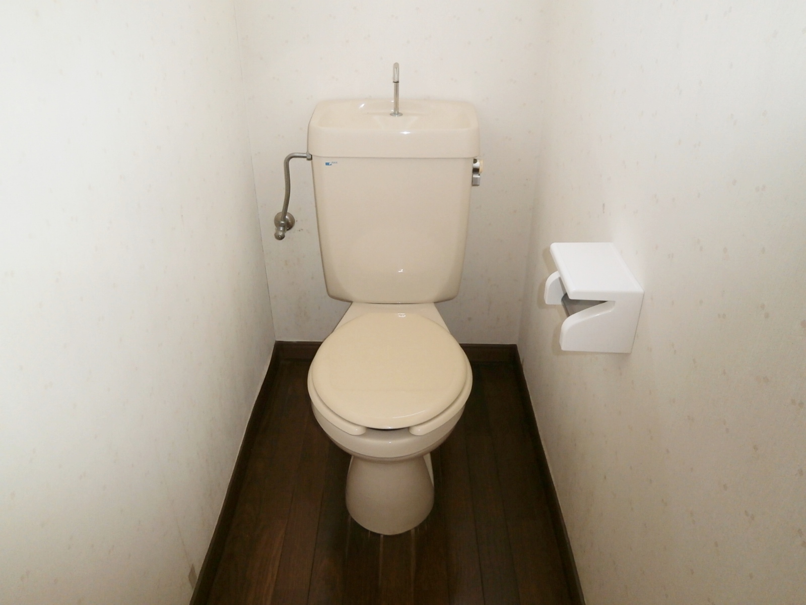 トイレ　ウォシュレット付けます。