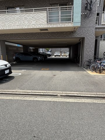 駐車場　駐車場があるので、車を買う予定の方も安心です
