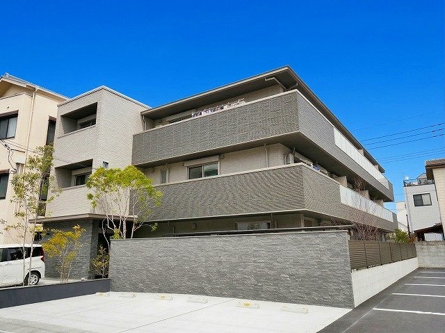 建物外観　落ち着いた雰囲気の外観です