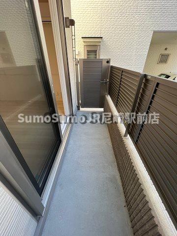 バルコニー　暖かな日差しのふりそそぐバルコニー