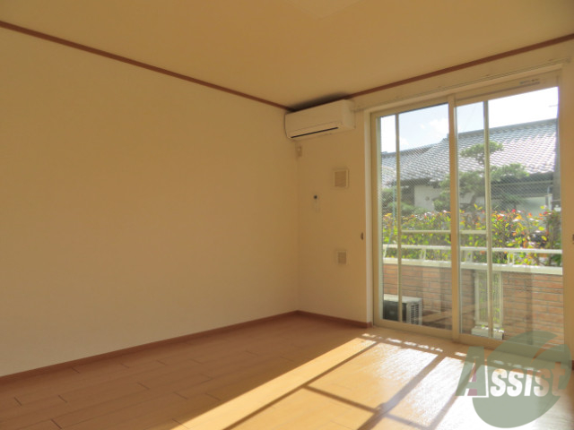 居室・リビング　１０帖の洋室です。生活のメインとなる部屋ですね。