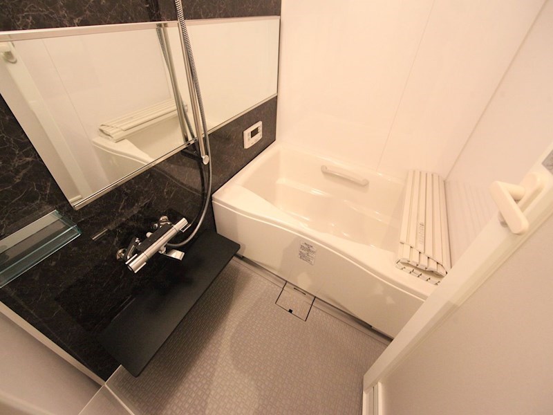 バス・シャワールーム　浴室暖房乾燥機付　追い焚き・オートバス機能付お風呂