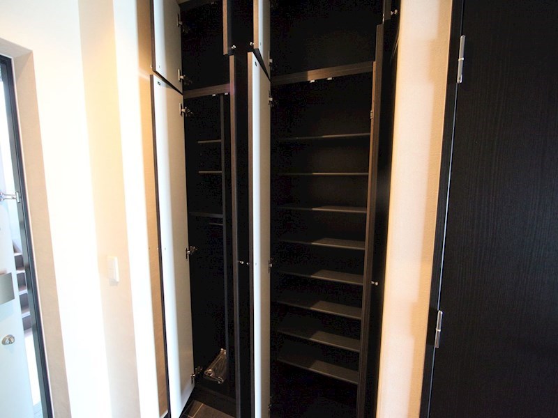 玄関　玄関　シューズボックス付（収納充実してます）