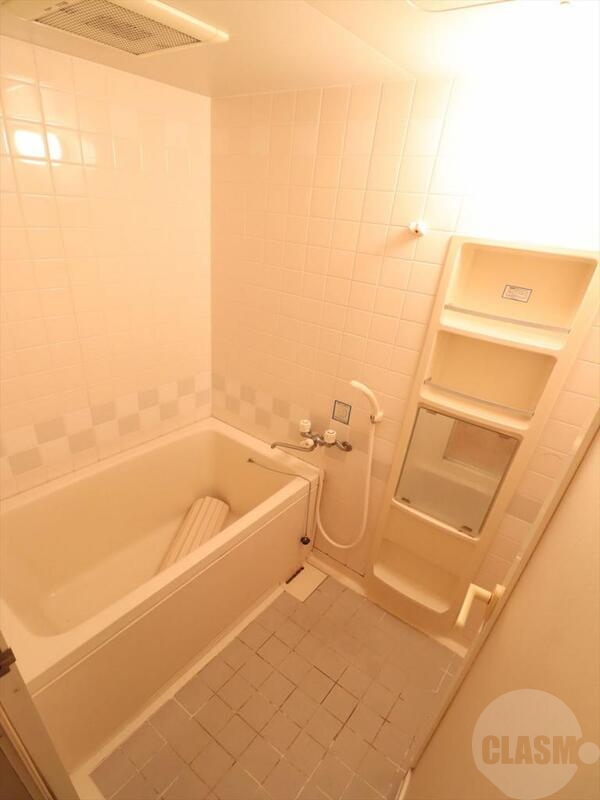 バス・シャワールーム　清潔感のあるバスルーム