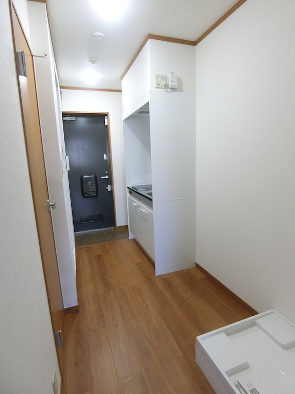 玄関　※同間取り画像参照　キッチン横に冷蔵庫を置けます！