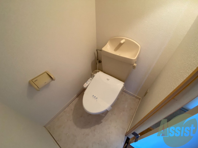 トイレ　人気のウォシュレットつきのトイレです。快適ですよ。
