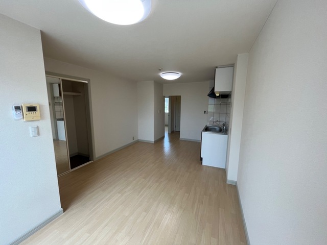 居室・リビング　※同タイプの部屋写真です