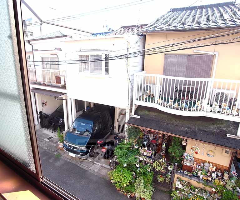 眺望　静かそうな住宅地ですね。