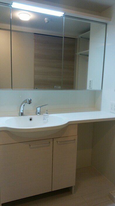 洗面設備　☆朝の支度に便利な独立洗面☆