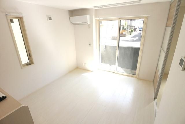 居室・リビング　☆明るい居間☆