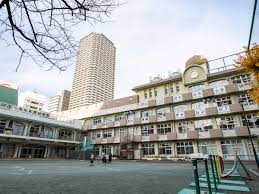 小学校　中央区立有馬小学校（小学校）まで489m