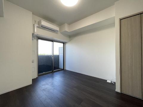 居室・リビング　室内