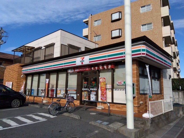 コンビニ　セブンイレブン（コンビニ）まで230m