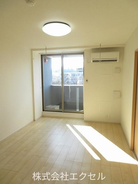 居室・リビング　日当たり良好で明るいお部屋です。