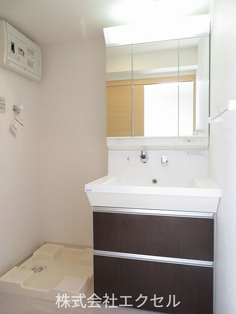 洗面設備　使いやすい独立洗面台です。