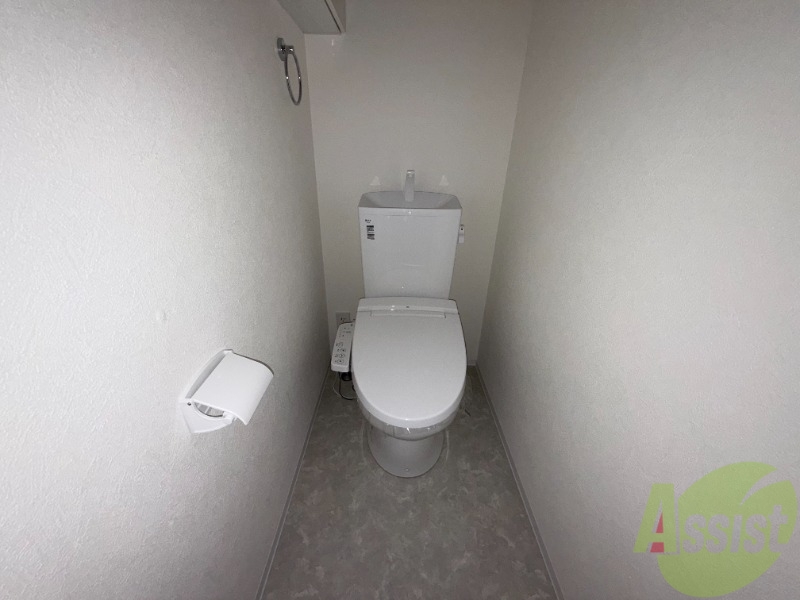 トイレ　お手洗いは嬉しいウォシュレット付きですよ。