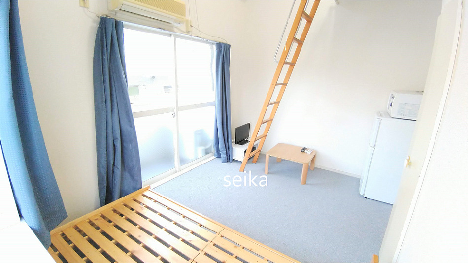 居室・リビング　1階はフローリング、2階以上はカーペットタイプとなります。