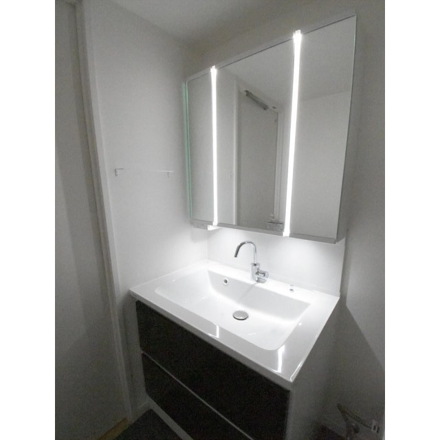 洗面設備　コンパクトで使いやすい洗面所