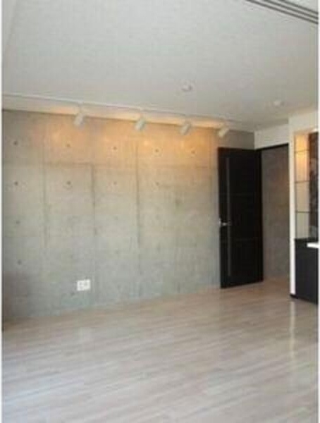 居室・リビング　明るい居間で気持ちまで明るくなりますね！