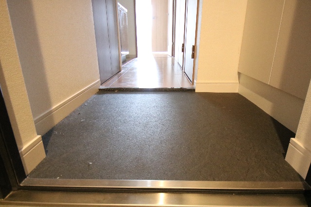 玄関　※別室の参考写真の為、現況優先です。