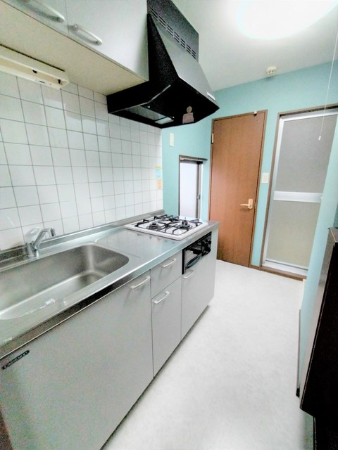 キッチン　★二口ガスコンロとグリル付きのシステムキッチンです★