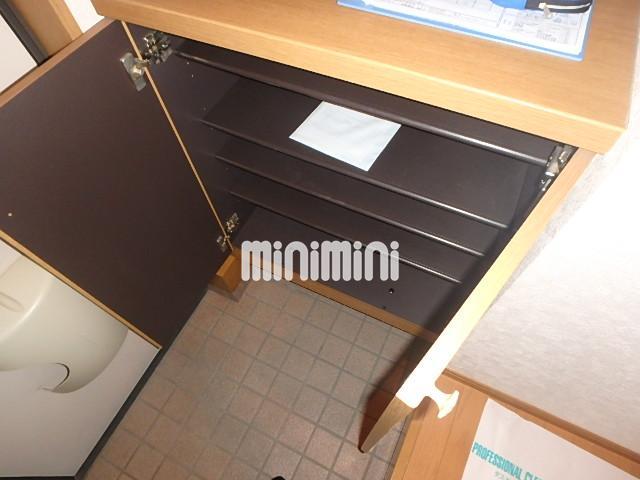 その他設備　下駄箱付き。