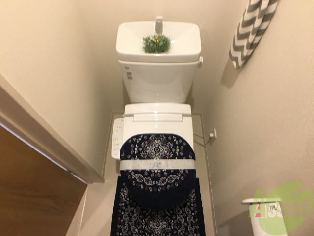 トイレ　温水洗浄付き便座で一年中快適ですね。