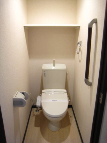 トイレ　温水洗浄便座付き