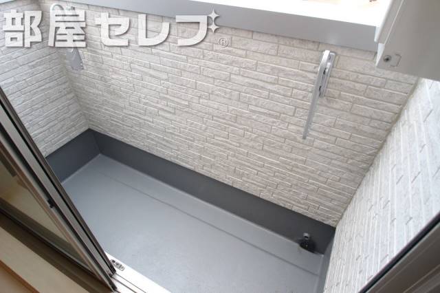 バルコニー　洗濯物も隠して干せます。