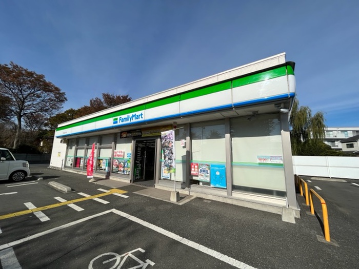 コンビニ　ファミリーマート（コンビニ）まで190m