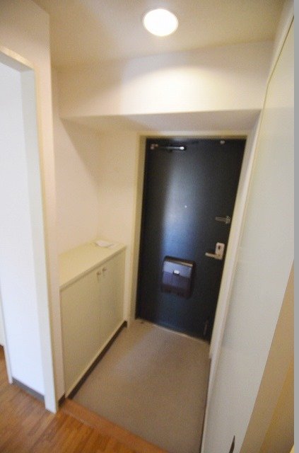 玄関　別号室の写真です（間取り反転）