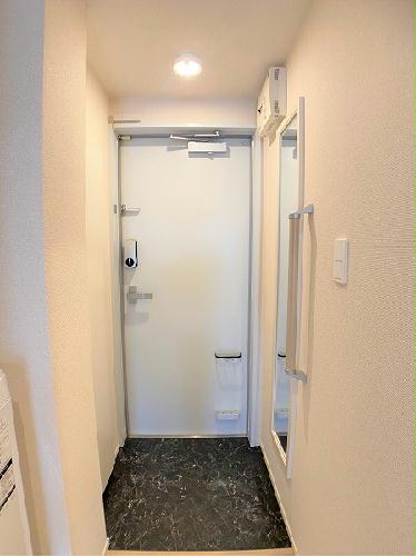 玄関　設備・仕様は号室により異なる為、現況を優先致します。