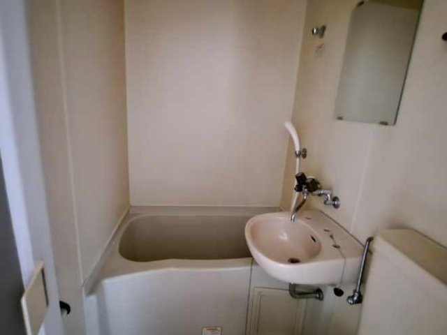 バス・シャワールーム　実際のお部屋と異なる場合がございます。