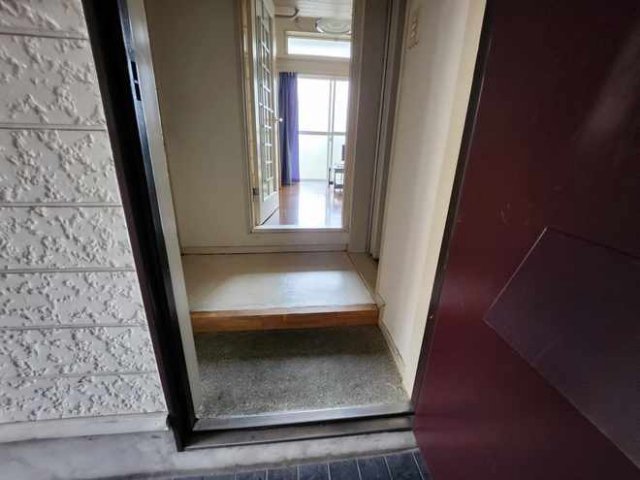 玄関　実際のお部屋と異なる場合がございます。