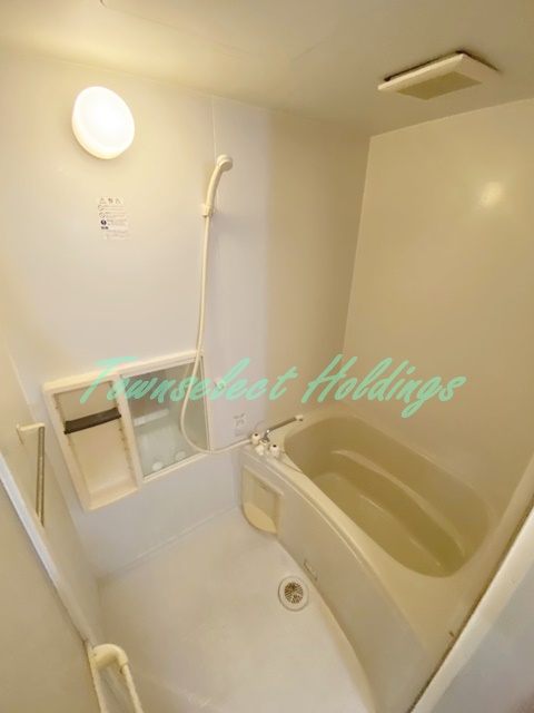 バス・シャワールーム　清潔感のあるお風呂です♪