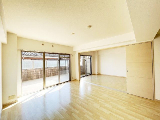 居室・リビング　こちらの居間で趣味の時間をお楽しみください