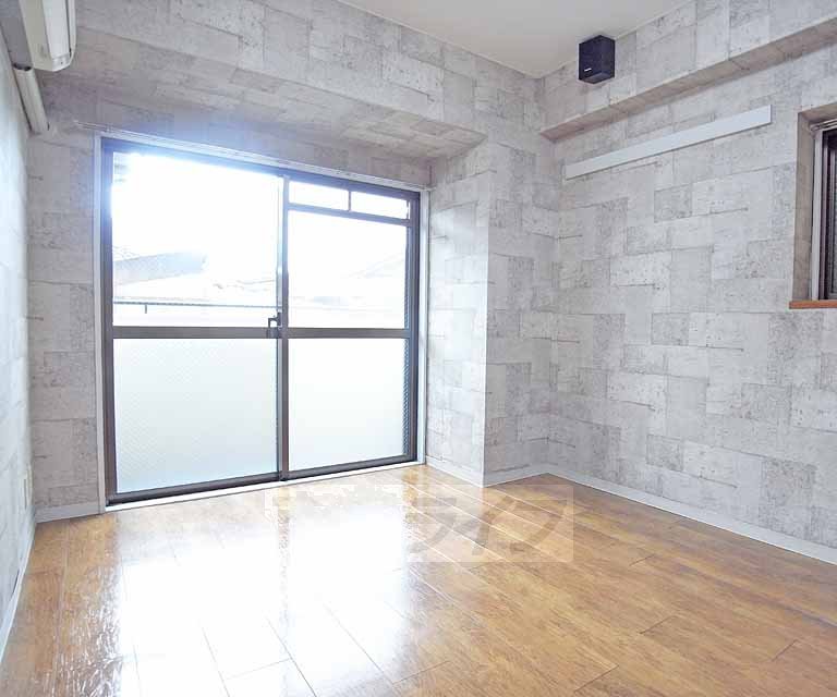 居室・リビング　６帖の洋室です。