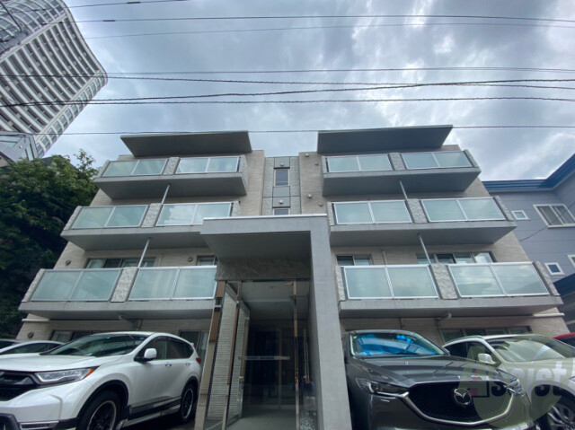 建物外観　札幌市中央区北１条西「ＩＸＩＩＩ表参道」