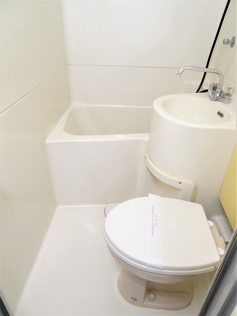 バス・シャワールーム　お掃除しやすい☆洗面台付き３点ユニットです☆