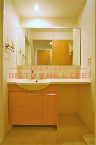 洗面設備　使いやすい独立洗面台です