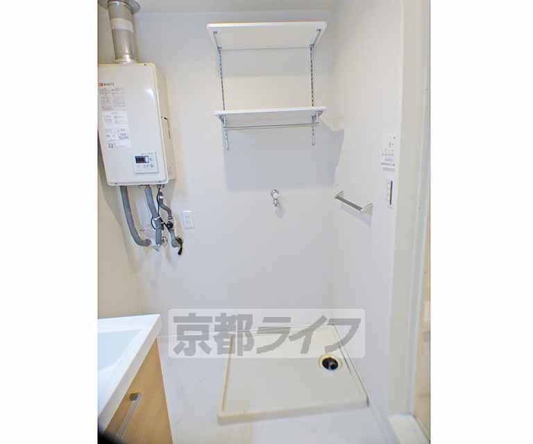 その他設備　洗濯機置き場は脱衣場にあります。