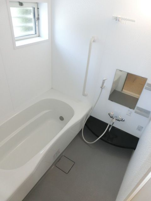 バス・シャワールーム　１坪タイプの追い焚きバス