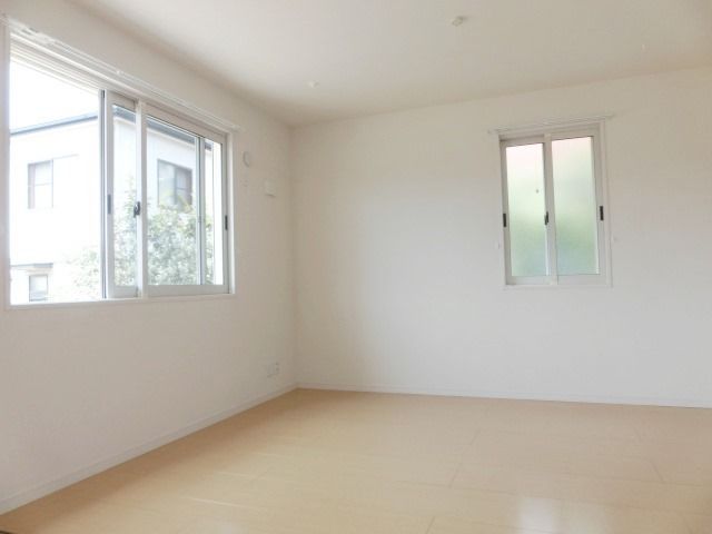 その他部屋・スペース　北側のフローリング張りの洋室