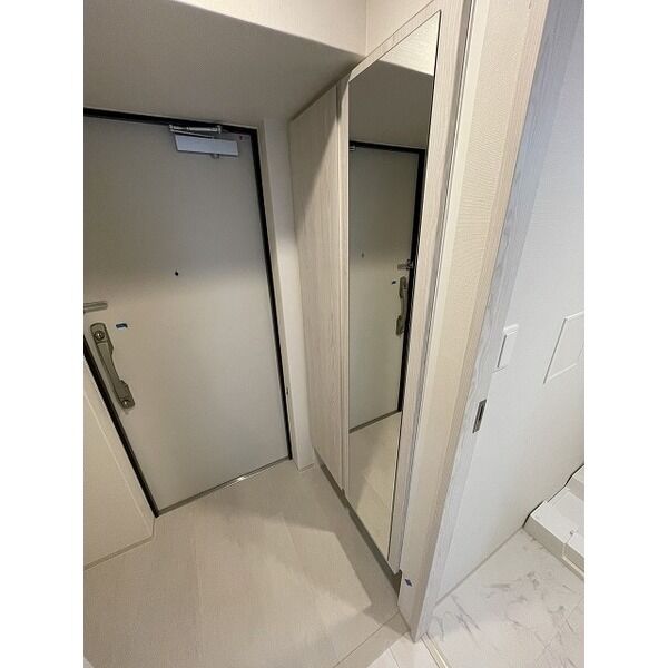 玄関　広々玄関