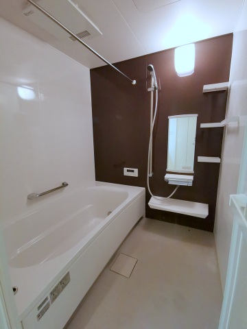 バス・シャワールーム　追炊きと乾燥機付きの大きな一坪風呂