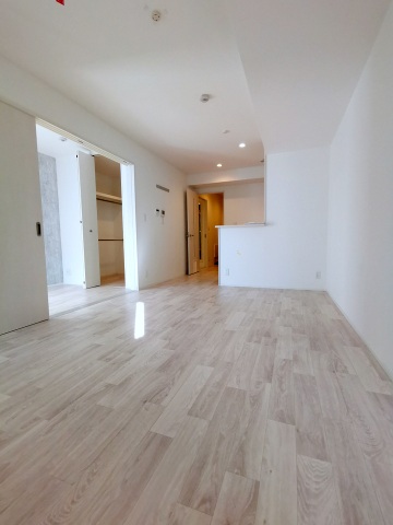 居室・リビング　南向きで明るいリビング