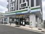 コンビニ　ファミリーマート 西大宮駅南口店（コンビニ）まで587m