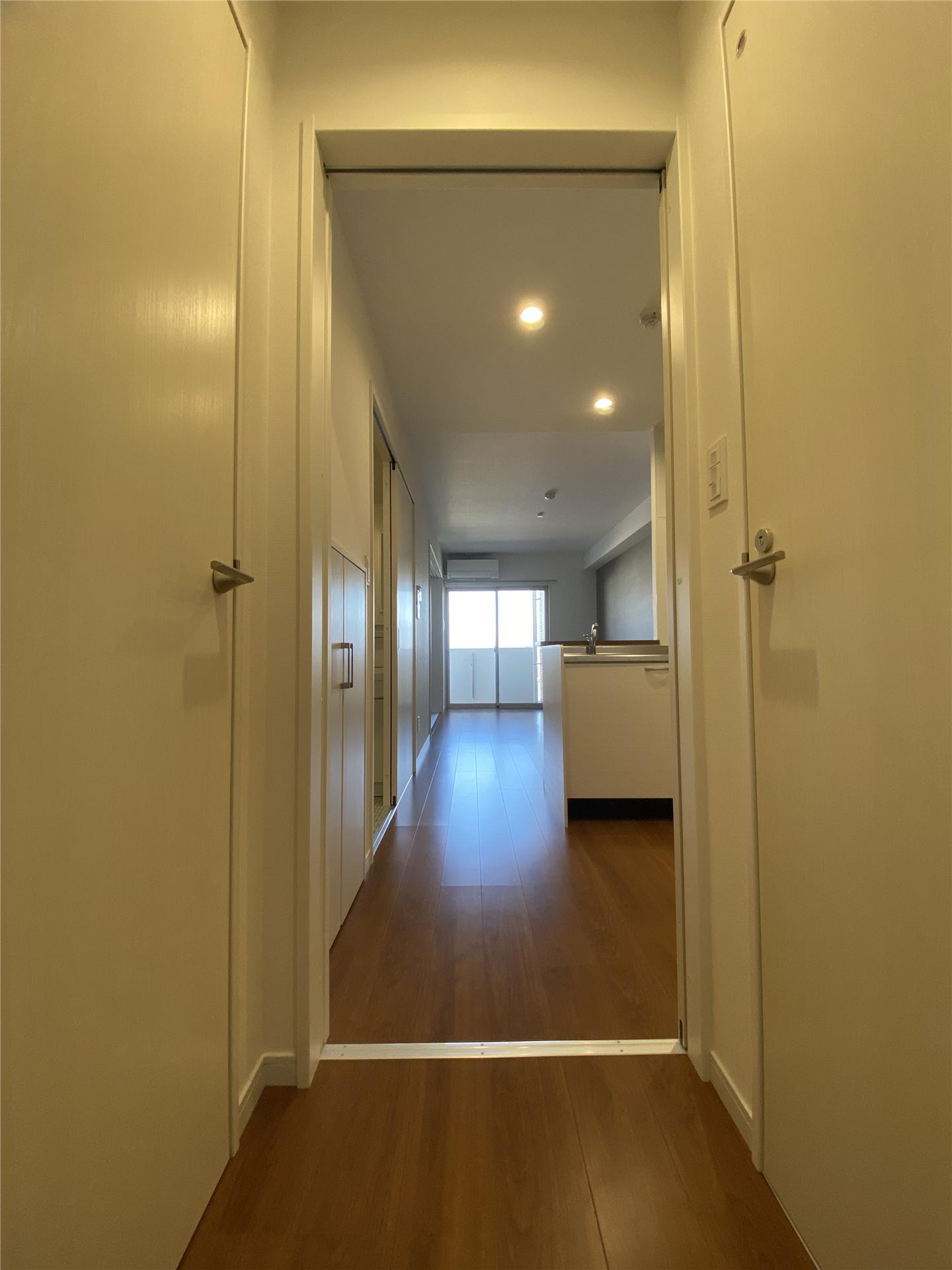 玄関　同タイプ別室の写真です。